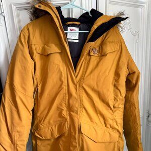 NWT Fjallraven Nuuk parka in acorn (yellow) w/removable fur, women's size medium